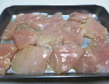 鶏胸肉と銀杏の炒め　【下準備】①