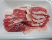 豚肉とキャベツの麺つゆ山椒炒め　【下準備】①