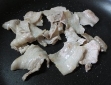 豚キムチのオイスターソース炒め　調理①