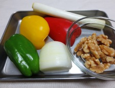 鶏肉とくるみのピリ辛炒め　材料②野菜