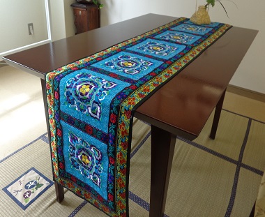刺繍テーブルランナー