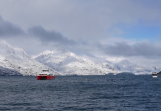 晴れ間が出た時の雪景色　セシルピーク＆遊覧船