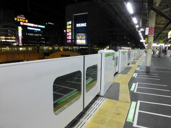 列車非常停止ボタンJR高田馬場駅1110243