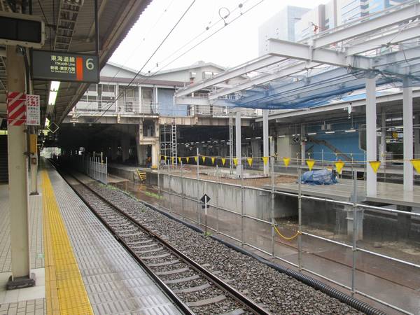 7・8番線横浜寄りのホーム端も改築が進行中。