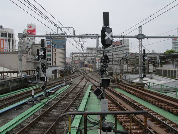 上野駅7・8番線のホーム端から東京方面を見る。