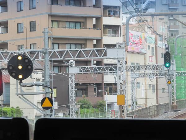 使用を開始した上野駅常磐線（新）第二場内信号機とその中継信号機