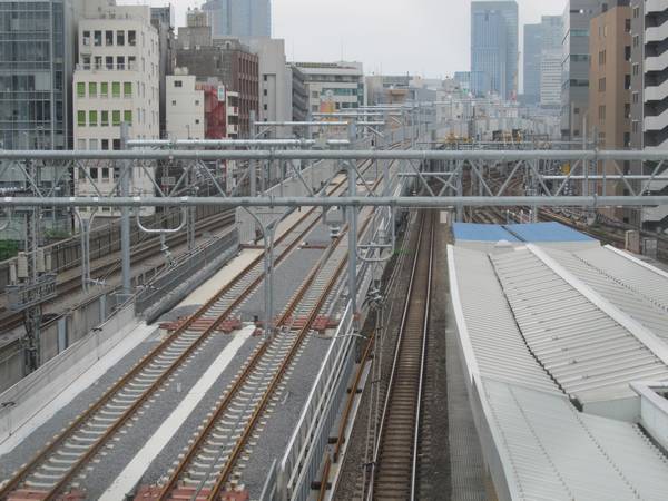 秋葉原駅総武線ホーム5番線から見た東北縦貫線の高架橋