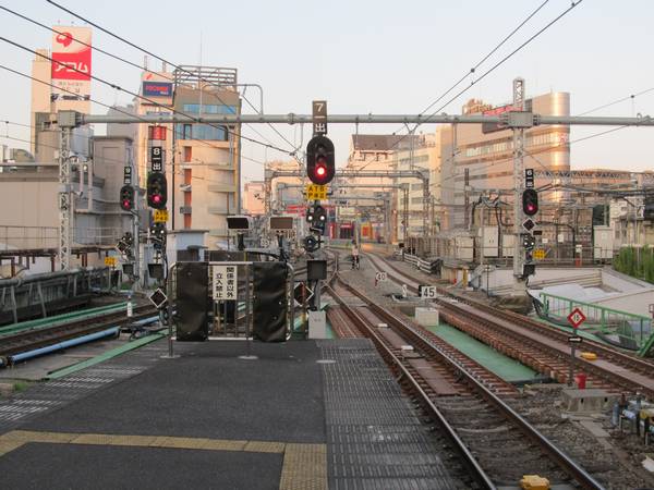上野駅6～9番線の東京方。こちらも出発信号機の封印が解除された。